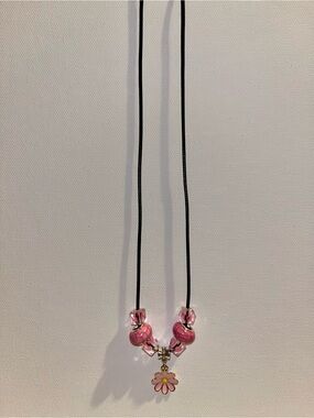 Pink Daisy Charm Beaded Necklace w/Multi-tone Glass & Faceted Pink Beads